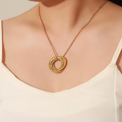 Interlocking Rings Necklace with Personalised Names